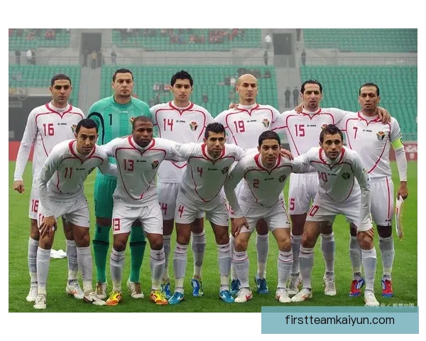 足球杯赛分析显示各队表现稳健，争夺进入淘汰赛阶段的机会日益增大。